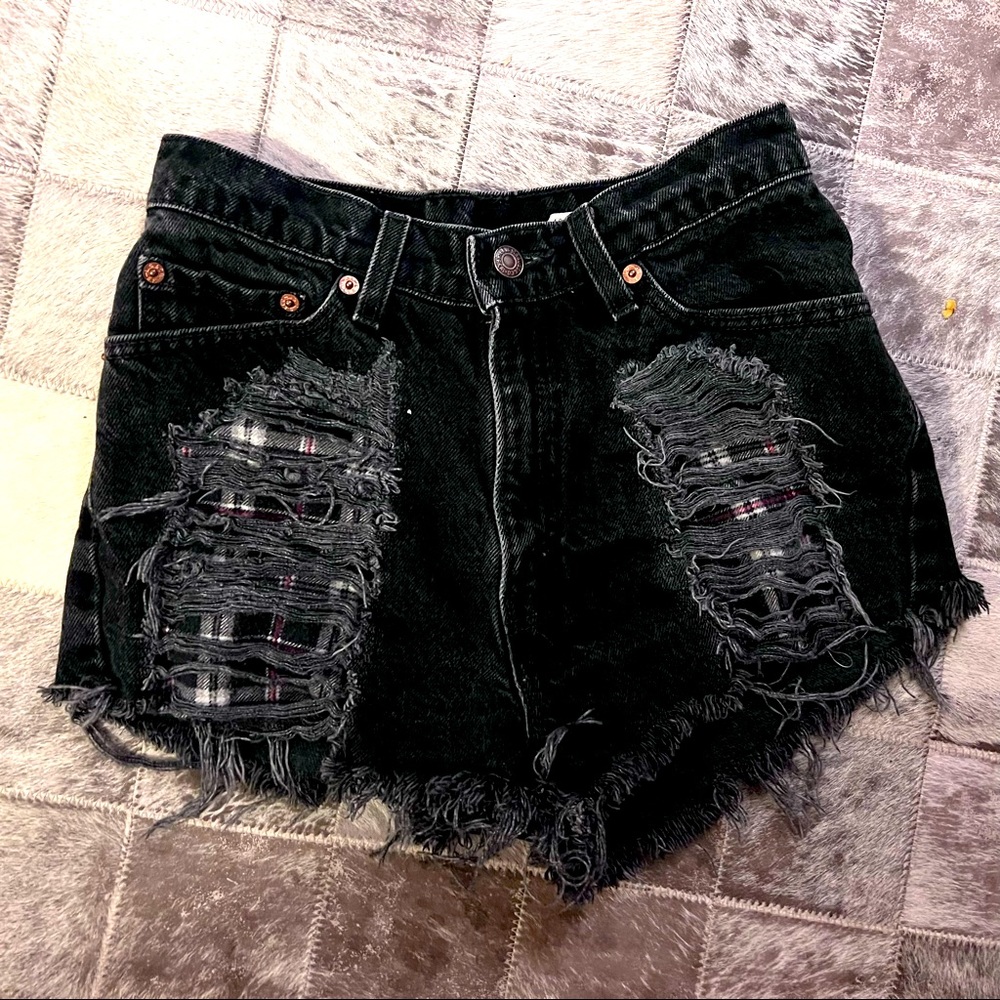Vintage Levi’s Booty High Waist Ripped Torn Pockets Sz 9